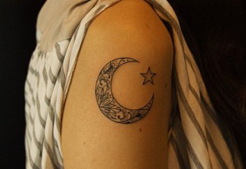 "Наколканың" үкімі қалай? Дәрет пен намазға кедергісі бар ма?