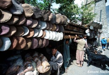 Пәкістанда киілген киімдер нарығы кедейліктің көрсеткішіне айналып келеді