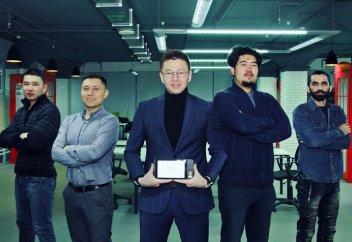 Как по отпечаткам пальцев контролируют рабочее время казахстанцев