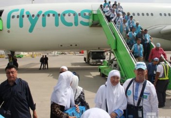 БИЫЛҒЫ ҚАЖЫЛАР МЕККЕГЕ БІРДЕН ЖЕТЕ АЛАДЫ (ВИДЕО)