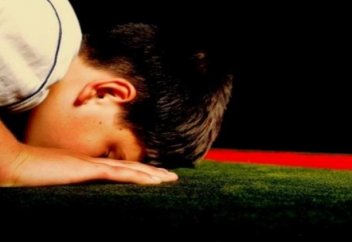 Сәждеге барғанда бірінші мұрын тию керек пе, әлде маңдай ма?