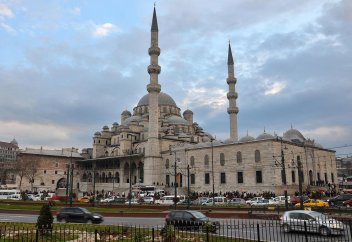 Сәулет: Ыстамбұлдағы үш мешітті әйелдер салдырған