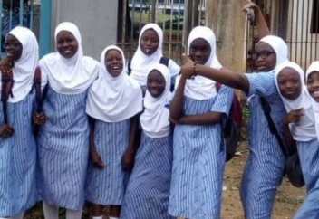 Нигерия мұсылмандары хижабқа салынған тыйымның жойылғанын мерекеледі