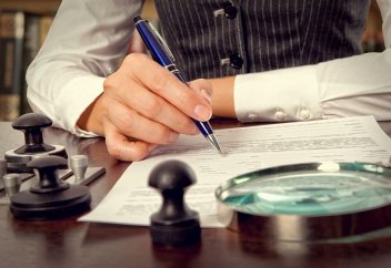 Госслужащих предлагается штрафовать за нарушение закона о госязыке