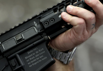 Христиан экстремизмі: «Крест жорықшысы» қаруы саудаға шығарылды