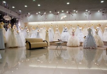 В Италии предложили обложить налогом декольте