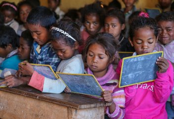 Әйелдің сауатсыздығынан әлемдік экономика 30 трлн доллар шығынға батуда