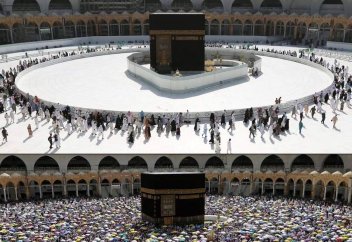 «Виртуалды қажылық» төңірегіндегі талас-тартыс өршіп барады