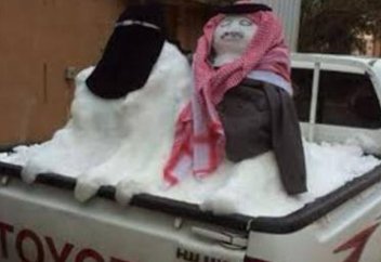 Саудовский ученый выпустил фетву о недопустимости лепки снеговиков