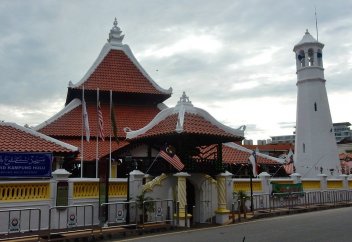 Малай, үнді және будда сәулет үлгісіндегі мешіт (фото+видео)