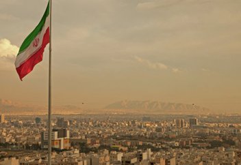 Иранда шектен тыс көп жалақы алатын 400 шенеунік сот алдында жауап береді