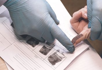 Разные: Работников из стран Евразийского союза обязали сдавать отпечатки пальцев в России