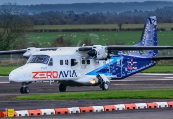 Әлемдегі ең үлкен сутегі ұшағы алғашқы сынақ рейсін жасады (видео)