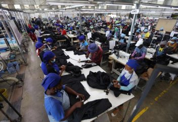 Кенийская джинсовая фабрика уволит рабочих из-за истечения срока действия сделки с США