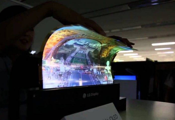 Samsung показала первый в мире растягиваемый дисплей (видео)