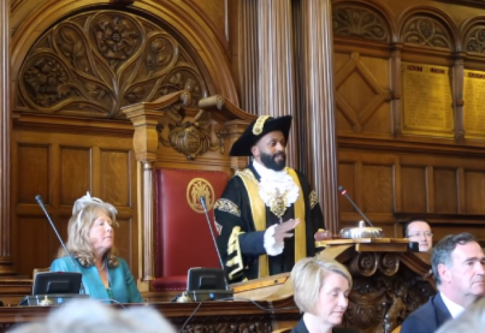 Мигрант-мусульманин стал мэром британского города