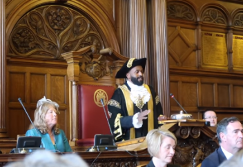 Мигрант-мусульманин стал мэром британского города