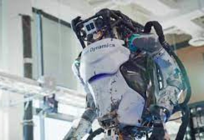 Boston Dynamics гуманоид роботының автокөлік зауытында қалай жұмыс істейтіні таспаға тартылды (видео)