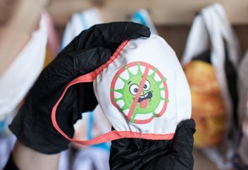 Al Jazeera (Катар): два простых способа убить коронавирус на маске и использовать ее повторно. В Израиле изобрели технологию очистки масок с помощью зарядки телефона