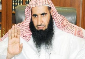 Новая фетва для женщин о дозволенности макияжа и необязательности никаба