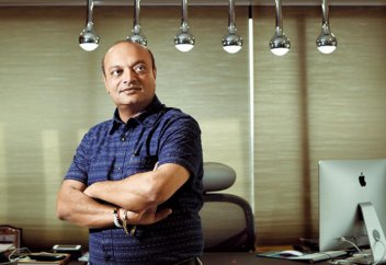 Әке күні үндістандық кәсіпкер 472 қызынан құттықтау алды