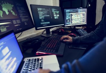 Кража лиц и прослушка умных колонок. Шокирующие прогнозы кибербезопасности