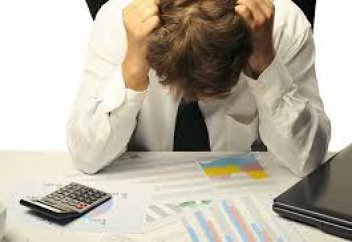 Несиесін төлей алмай жүрген мұсылманға зекет беруге бола ма?