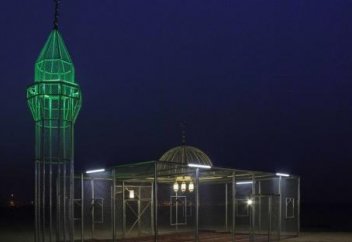 Мечеть похожая на тюрьму разделила общество на «за» и «против»