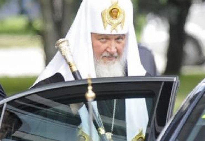 Глава РПЦ обратился к священникам, ездящим на лимузинах
