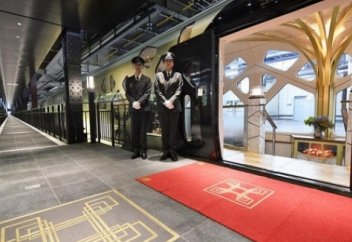 Алғашқы люкс-пойыз сапарға шықты (видео)