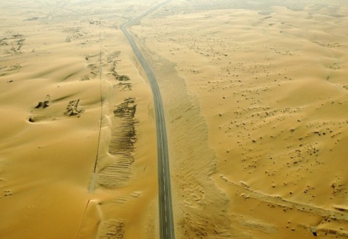 В Саудовской Аравии проложили 700 километров дороги через пустыню