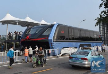 Қытайда «болашақ автобусын» сынақтан өткізді (ФОТО/ВИДЕО)