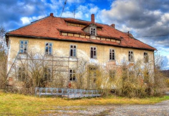 Бесхозяйное жилье: в каких случаях акимат может отобрать квартиру