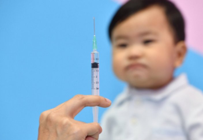 В Казахстане детские прививки разделят на обязательные и добровольные. Какую медпомощь смогут получать подростки без согласия родителей