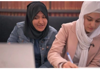 Афганские беженцы судятся за право детей учиться в школе