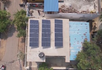 ҮНДІСТАНДА АУРУХАНАЛАР КҮН ЭНЕРГИЯСЫНА АУЫСЫП ЖАТЫР