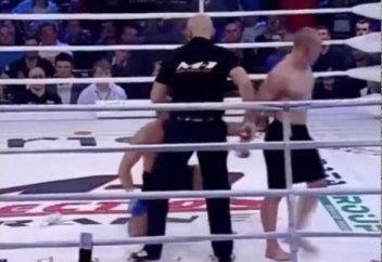 Спорттағы бауырмалдық! Көргенде көңіліңіз босап, көзіңізге жас келеді...