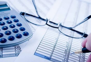 Әрбір оныншы қазақстандық қарызы үшін шетелге шыға алмайды