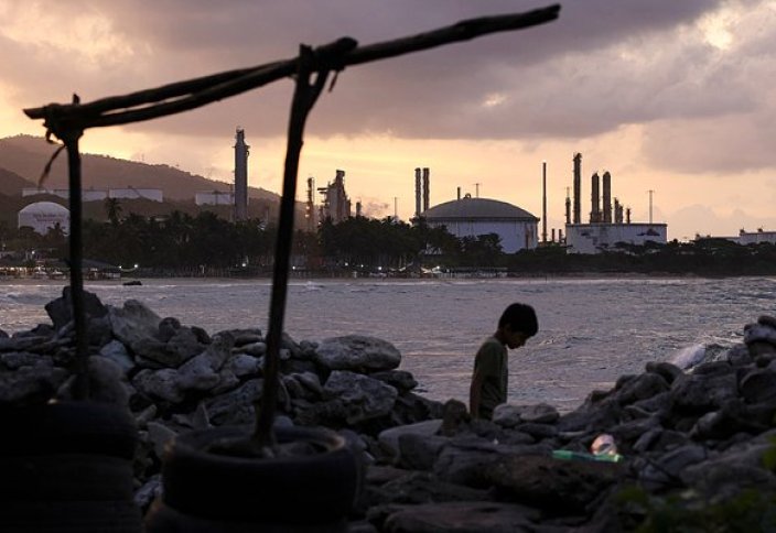 Колоссальные запасы нефти Венесуэлы оказались под контролем США. Что Трамп собирается с ними делать?