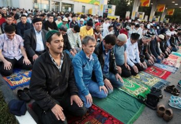 Пятничную молитву приравняли к митингу