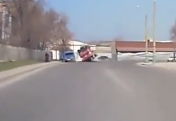 Шымкентте бетон араластырғыш көлік жолаушылардың үстіне аударылып кетті (видео)