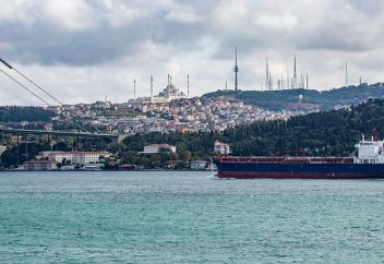 Разные: Турция в пять раз увеличит цену за проход через Босфор и Дарданеллы