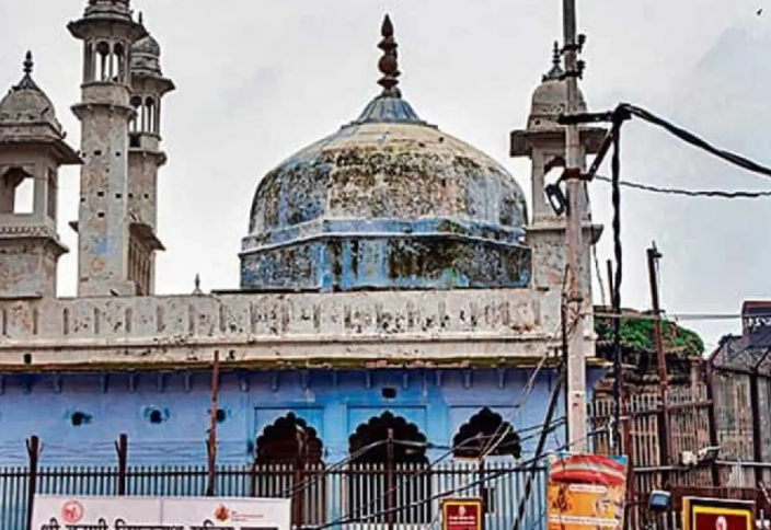 Суд запретил мусульманам коллективно молиться в мечети по иску индуисток. Верховный суд Индии разрешил мусульманам проводить молитвы в древней мечети