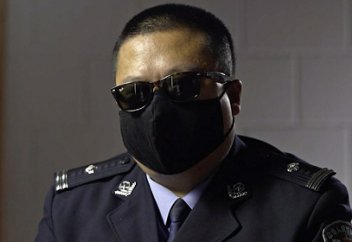 Разные: Беглый китайский детектив рассказал о пытках уйгуров