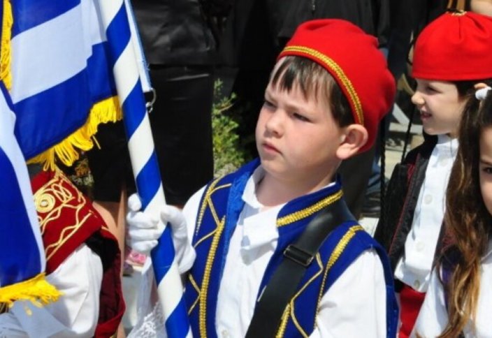 Грекияда жасөспірімдерге ішімдік сатқандар жауапкершілікке тартылады