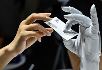 США изобретают, Китай создаёт рынки ИИ