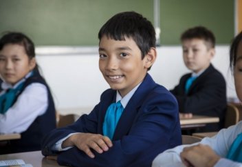 "Школьники к концу учебы приобретают «профессиональные» болезни"