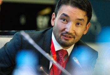 Рахим Ошакбаев: Переход на свободное плавание тенге был ошибкой