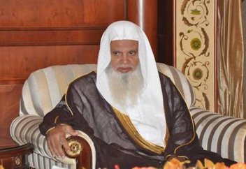 "Кәһф" сүресінің оқылуы (сүре көрсетілген) - Атақты Қари шейх Әли ибн Абдуррахман әл-Хузейфи