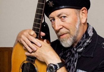 20 знаменитостей, которые приняли Ислам (Фото)